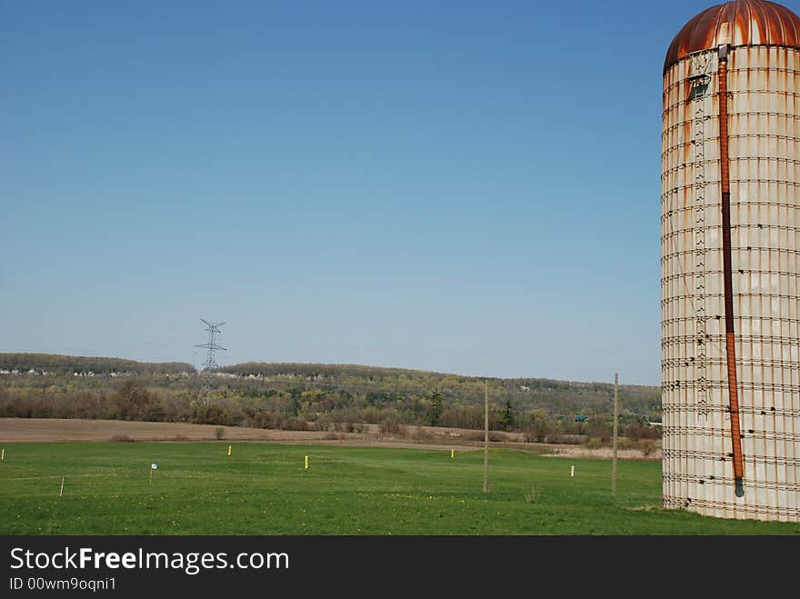 A picture of a sile next to a golf driving range. A picture of a sile next to a golf driving range