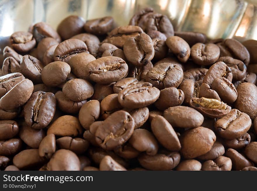 Roasted coffee beans