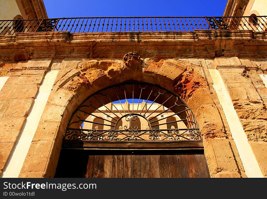 Villa Aragona. Ancient villa, dates back to the first half of the 17th century. Massive square structure with a covered roof-terrace. Italy, Bagheria. Sicily. Villa Aragona. Ancient villa, dates back to the first half of the 17th century. Massive square structure with a covered roof-terrace. Italy, Bagheria. Sicily