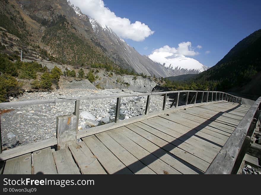 Wooden footbridge on the annapurna