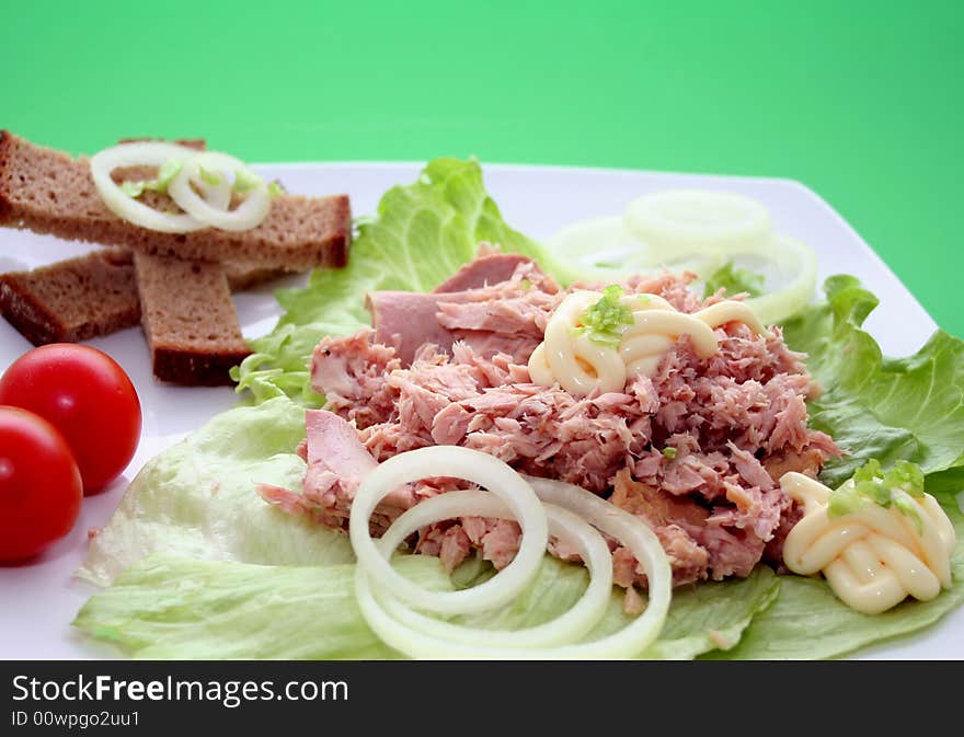 A fresh salad with fish and some bread