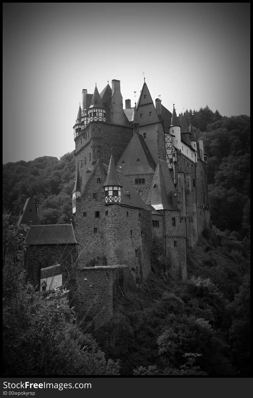 Burg Eltz Dark