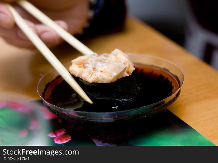 Taking sushi (pecten)