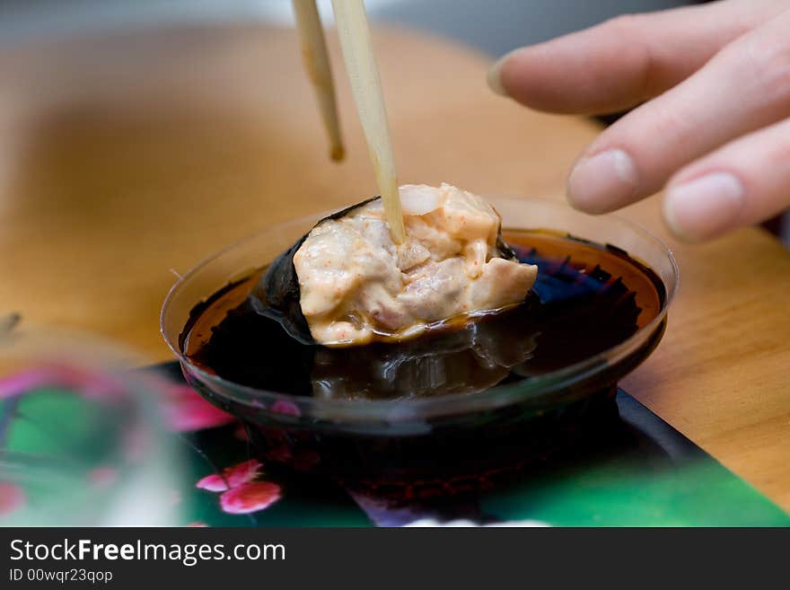 Taking sushi (pecten)