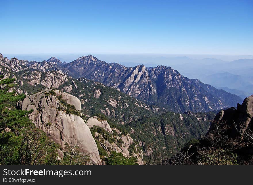 Overlook of huangshan mountain peaks