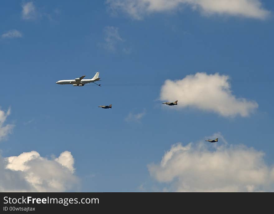 Aerial refueling airplane with 3 combat jets