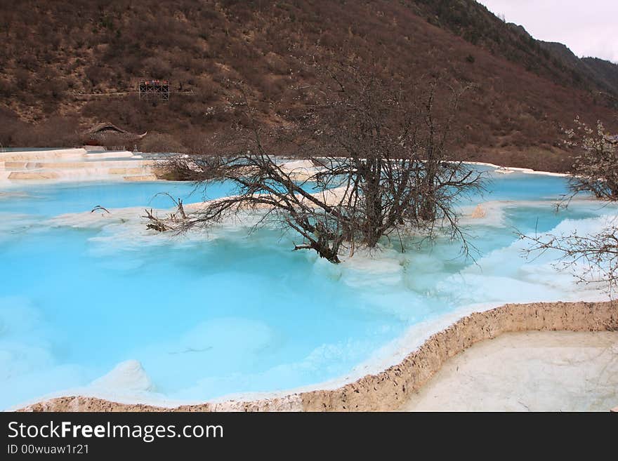 Colorful lake on huanglong mountain，sichuan province