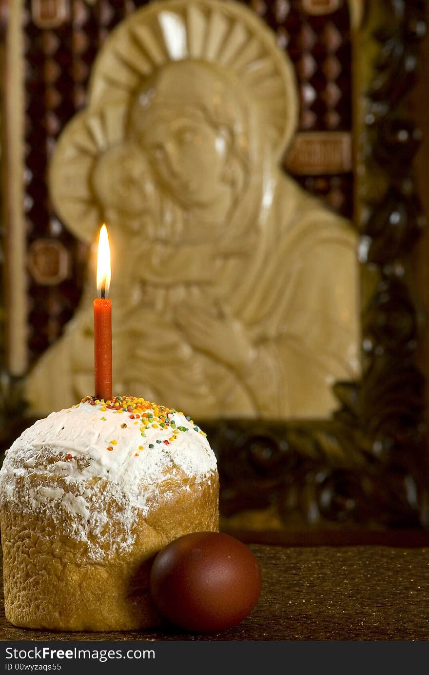 Easter cake against an icon. An Easter cake an easter dish. The Easter cake is consecrated during Easter celebrating. Easter cake against an icon. An Easter cake an easter dish. The Easter cake is consecrated during Easter celebrating.