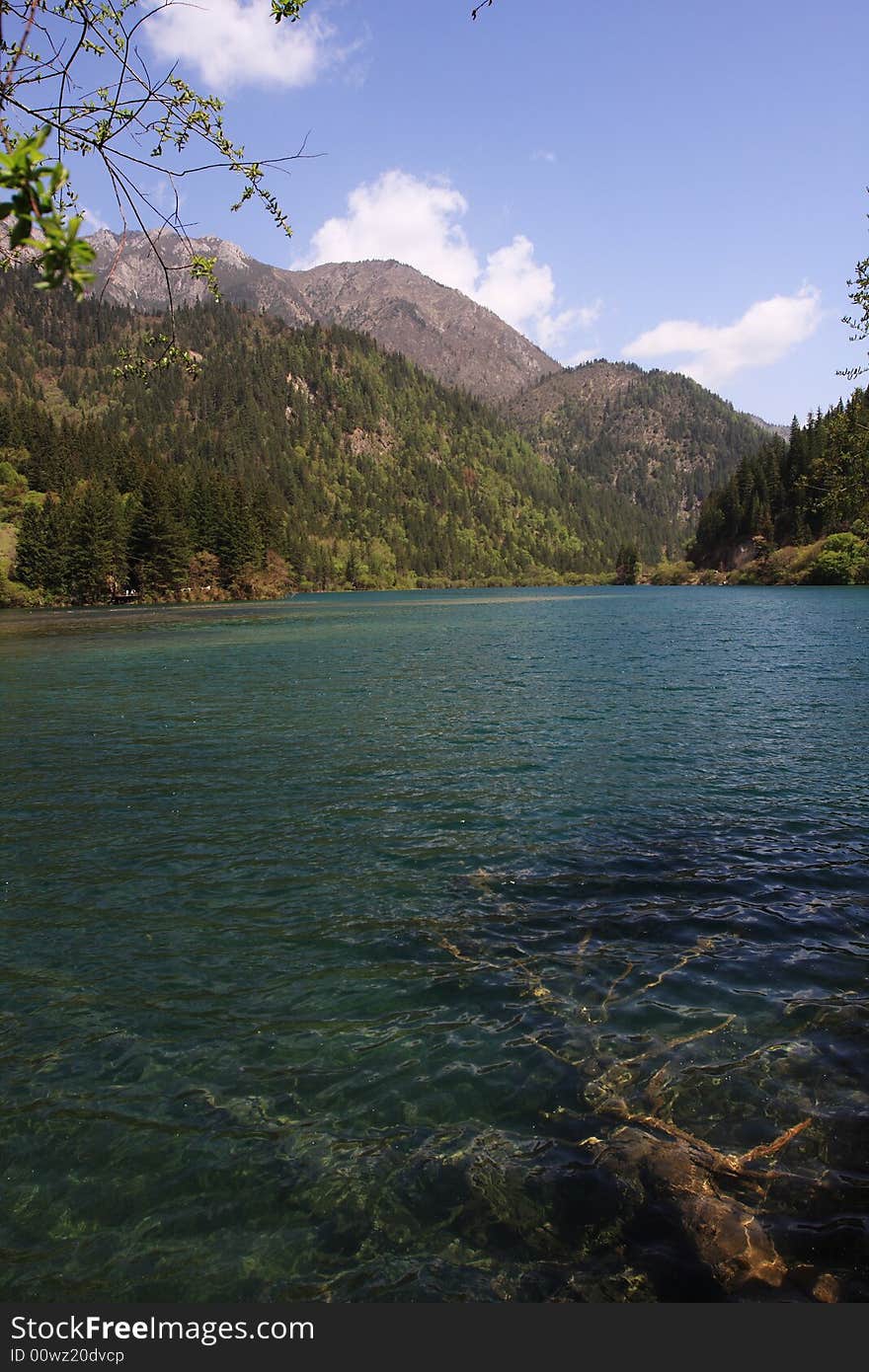 Beautiful lake in jiuzhaigou valley secnic，whitch was listed into the World Natural Heritage Catalog in 1992