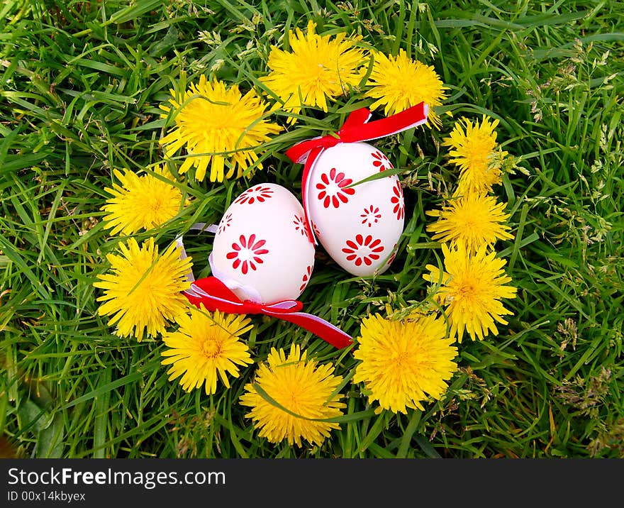 Easter eggs and dandelions chain