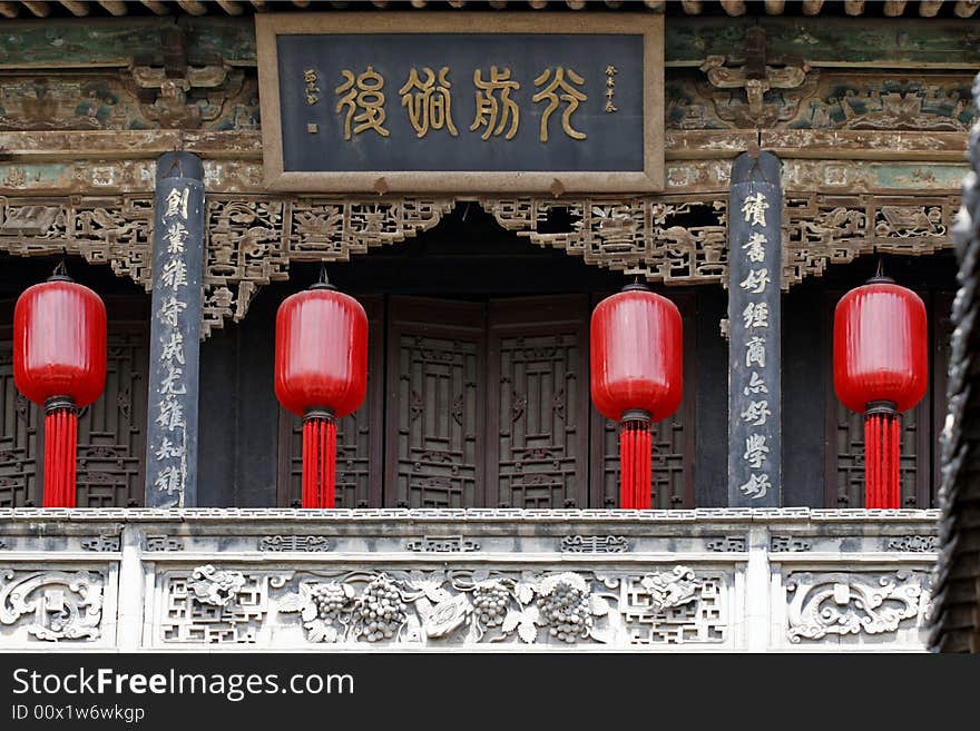 This is the house that a rich person in the ancient city inhabited.
Chinese on the horizontal inscribed board  is lucky and safe.

On the column is China's ancient poesy. This is the house that a rich person in the ancient city inhabited.
Chinese on the horizontal inscribed board  is lucky and safe.

On the column is China's ancient poesy.