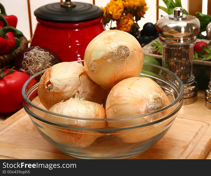 Bowl of onions in peel in kitchen or restaurant.