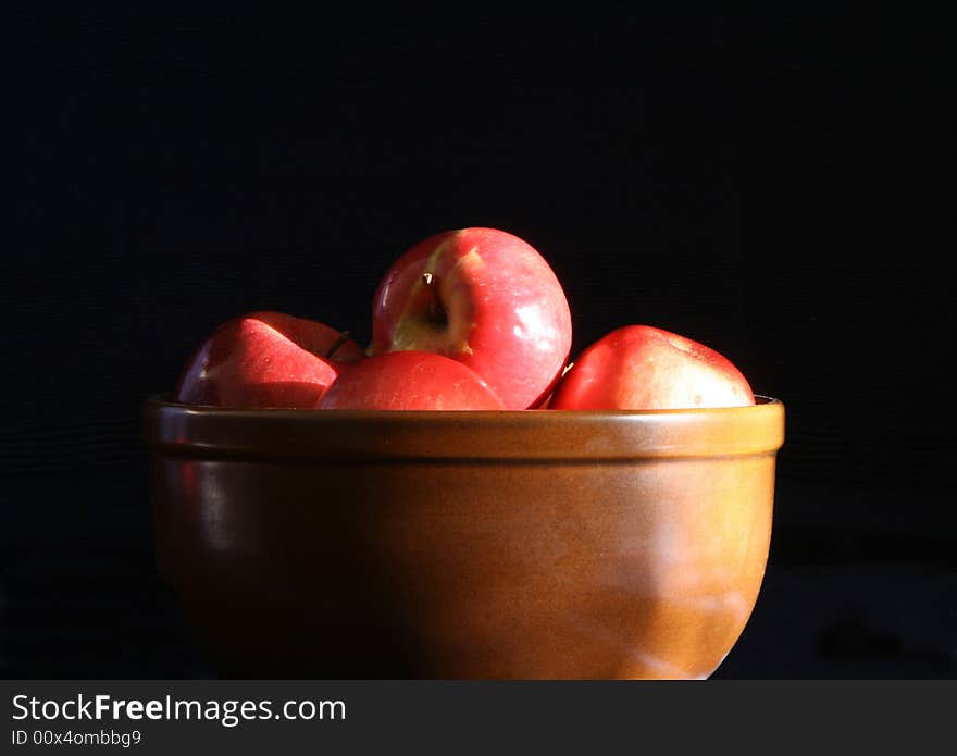 Red apples in the pot. Red apples in the pot