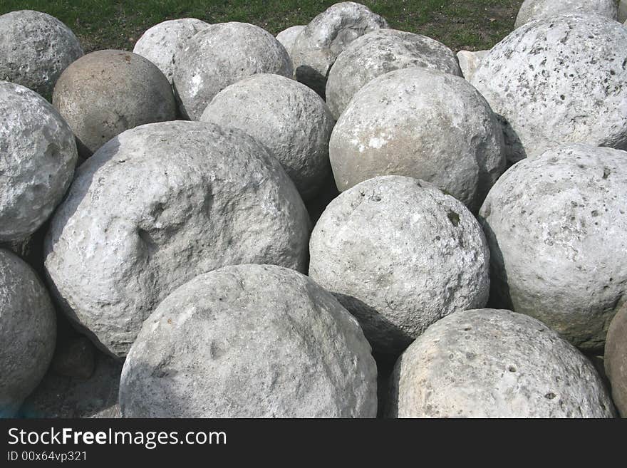 Round grey stones (ancient shells)