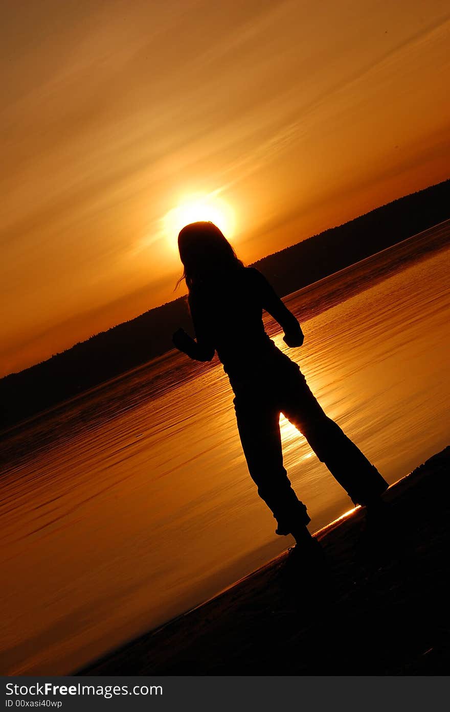 Girl beautiful sunset on sea