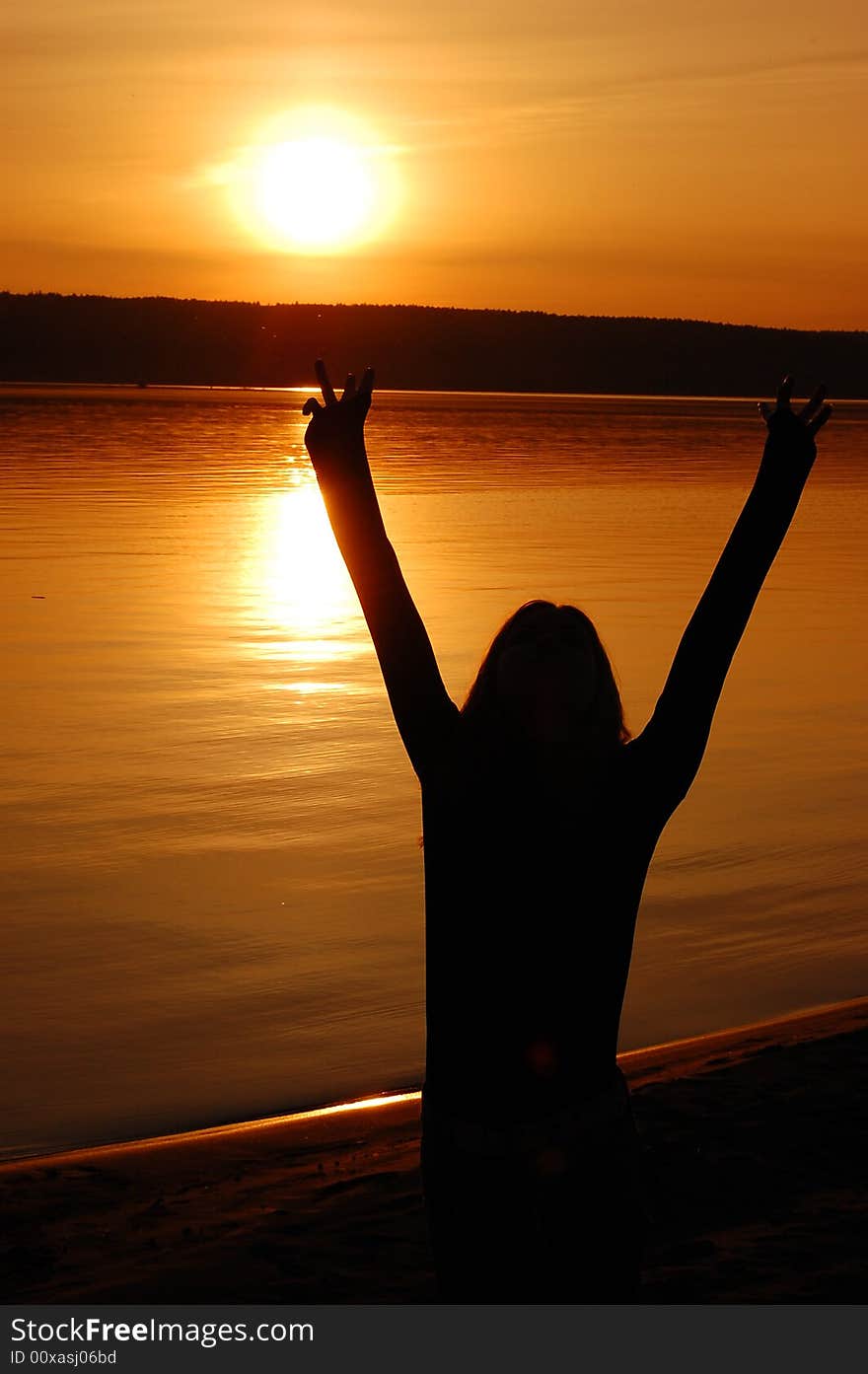 Girl beautiful sunset on sea