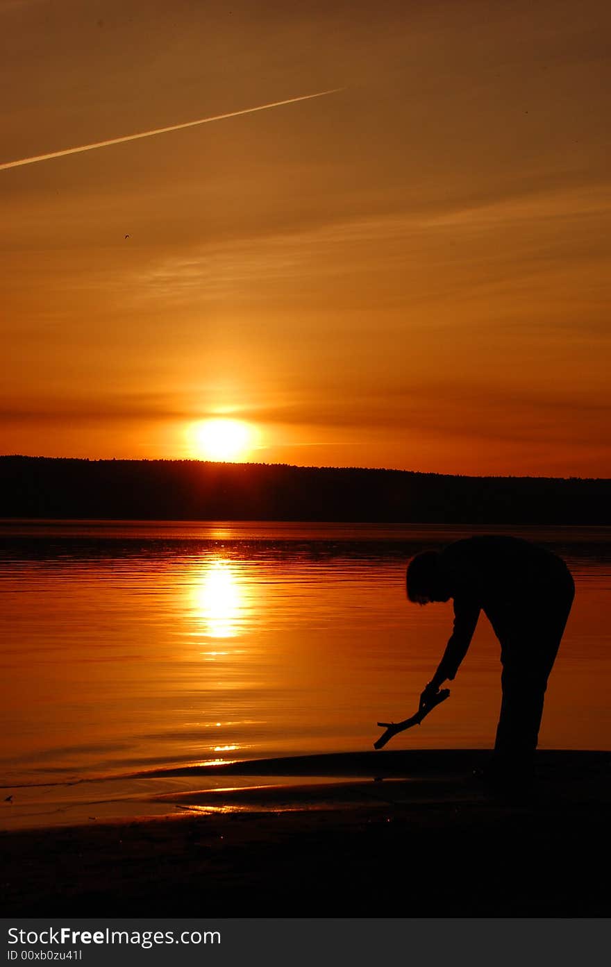 Man young - sunset on sea