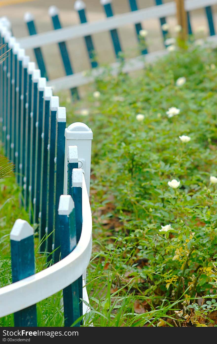 The blove picket fencing in a garden of beijing .