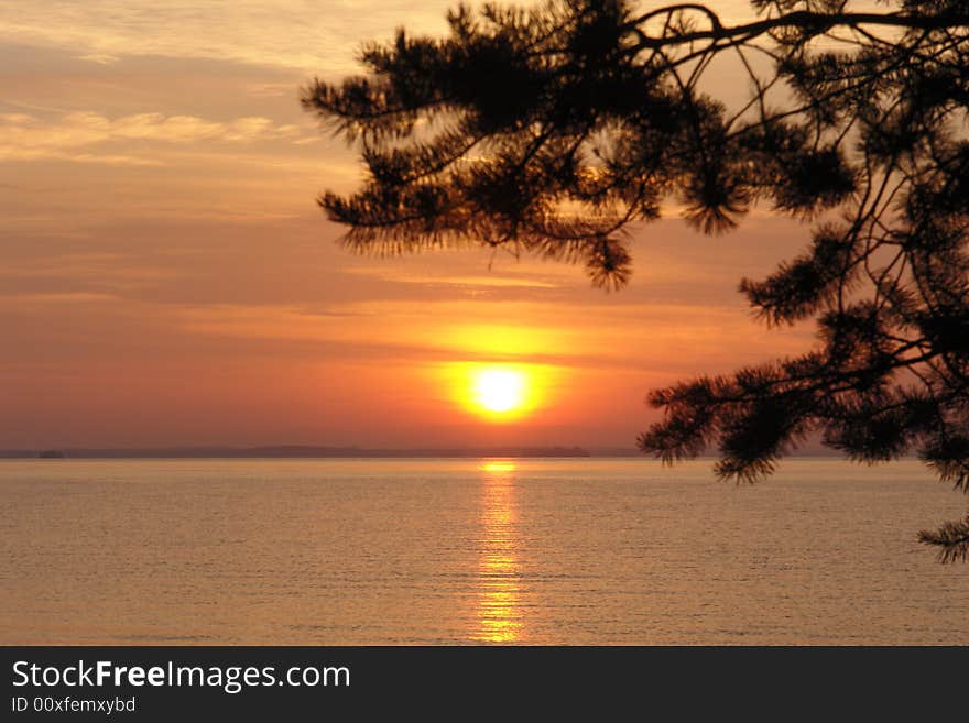 Sunset on Syamozero lake