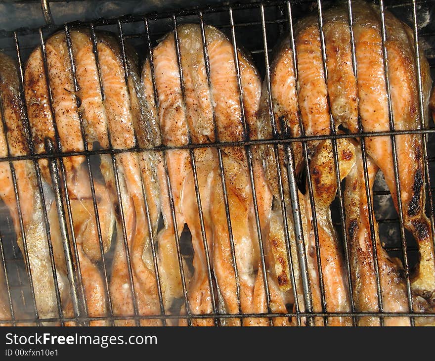 Close-up of the grilled salmon pieces (background)