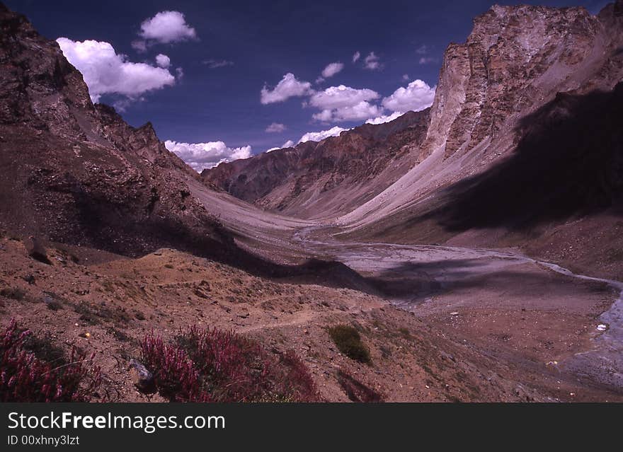 Trekking in the north of india. Trekking in the north of india