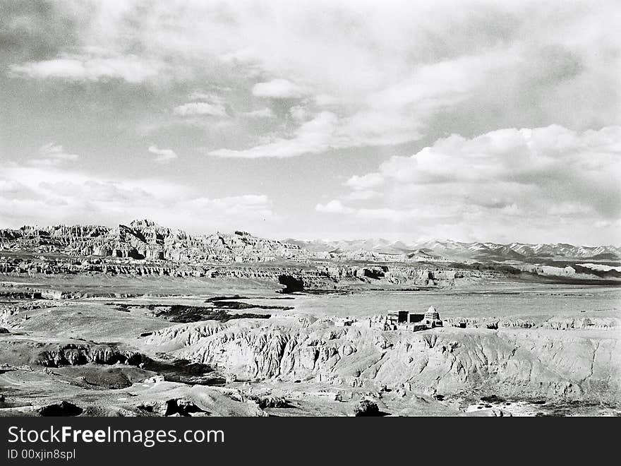 Guge is a long lost kingdom in the history of Tibet. There are remains of stupa and monastry.The ruin of ancient Guge Kingdom is located in Zanda county, Ngari prefecture with a total area of 180,000 square meters. There are 300 pagodas, temples, palaces and underground caves, which were built between 10th century to 16th century. In 1961, it was selected as the National Level Cultural Relics Preservation Unit. In recent decades, there are a lot of relics excavated, such as carvings, murals, frescos and so on with a high historical value. Guge is a long lost kingdom in the history of Tibet. There are remains of stupa and monastry.The ruin of ancient Guge Kingdom is located in Zanda county, Ngari prefecture with a total area of 180,000 square meters. There are 300 pagodas, temples, palaces and underground caves, which were built between 10th century to 16th century. In 1961, it was selected as the National Level Cultural Relics Preservation Unit. In recent decades, there are a lot of relics excavated, such as carvings, murals, frescos and so on with a high historical value.