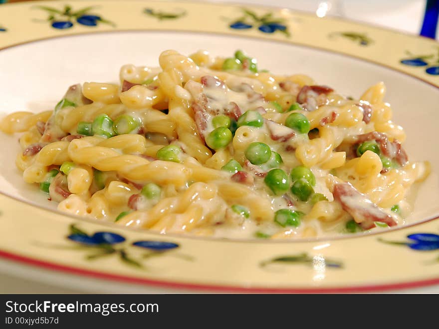 Pea and bacon pasta