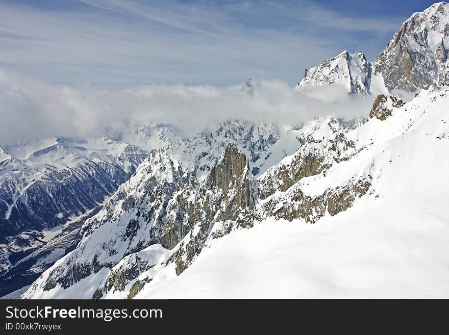 Brenver glacier and Aguilles Blanche seen from the Heilbronner peak. Brenver glacier and Aguilles Blanche seen from the Heilbronner peak.