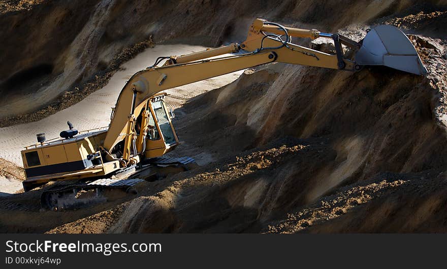 Grue sur chantier en action. Grue sur chantier en action