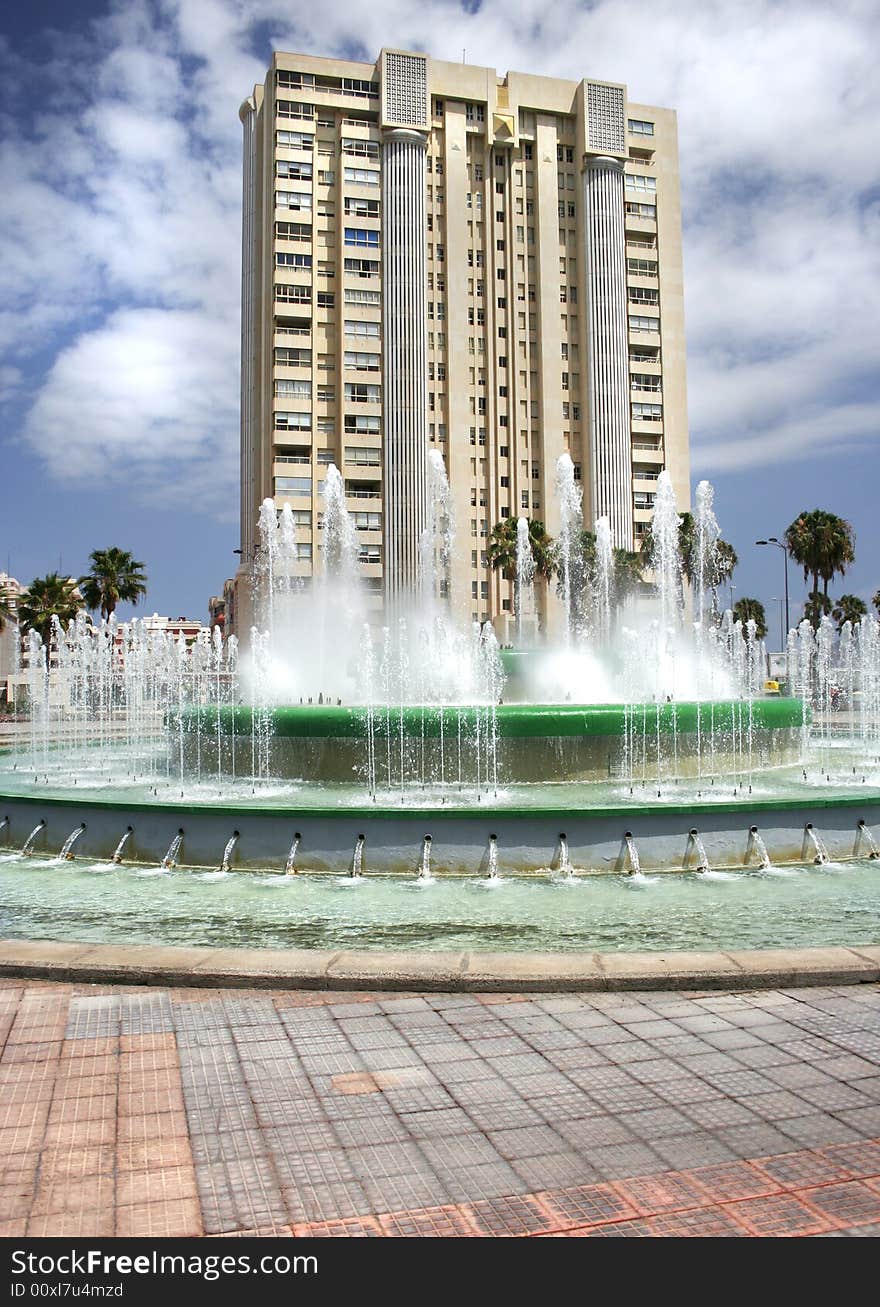 Edificio granca and fuente luminosa in las palmas. Edificio granca and fuente luminosa in las palmas