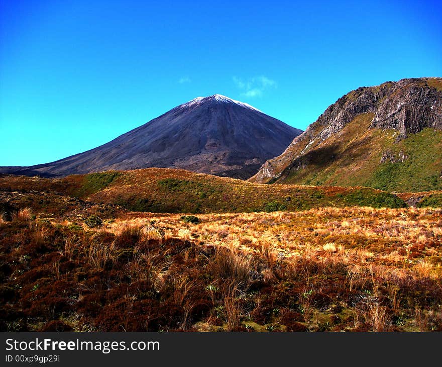 Looming Ngauruhoe