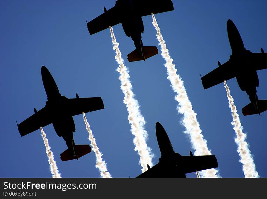 Team 60 did during the summer of 06 a nice formation flight right in the middle of the city of GÃ¶teborg. Team 60 did during the summer of 06 a nice formation flight right in the middle of the city of GÃ¶teborg.