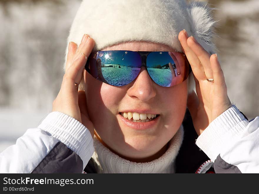 The beautiful girl corrects for solar glasses