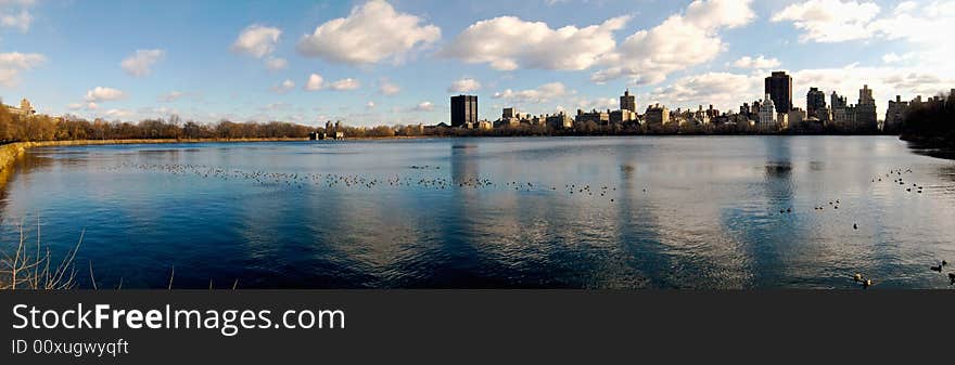 Morning shot of the reservoir in Central Park NY. Jan 2007. Morning shot of the reservoir in Central Park NY. Jan 2007