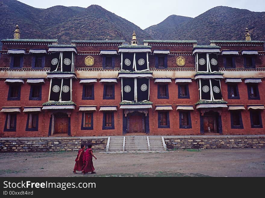 Tibetan houses