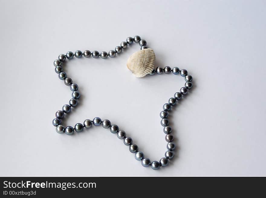 Pearl necklace with seashell