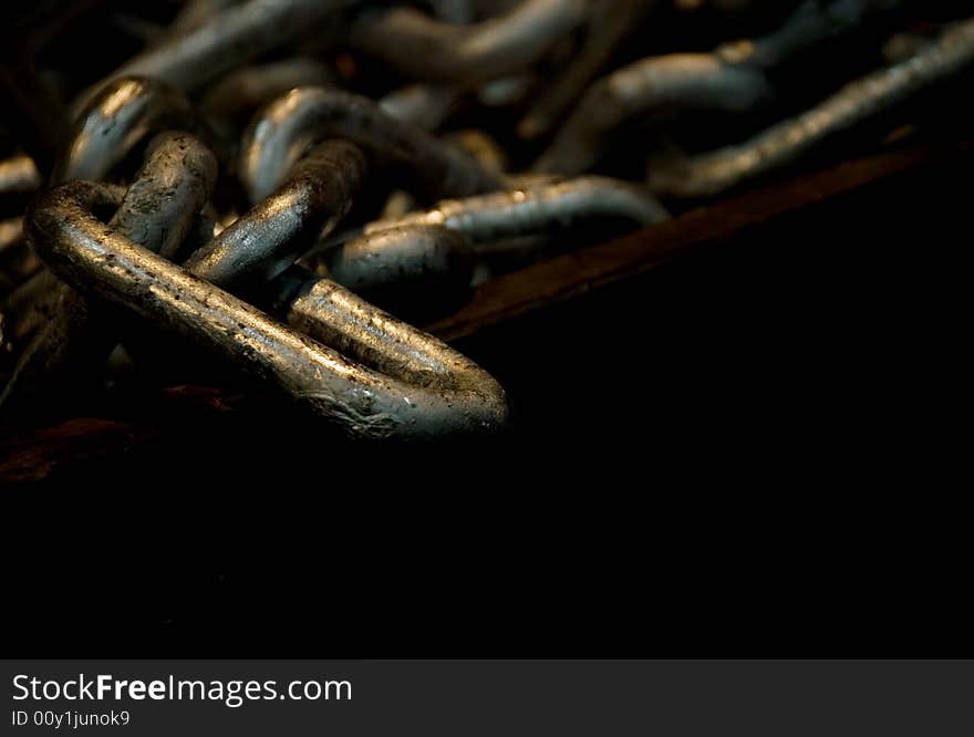 Chain in a box, dark backround, diagonal boxedge.