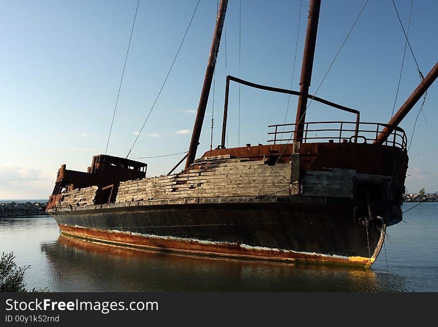 Old Boat left to decay at the water's edge. Old Boat left to decay at the water's edge.