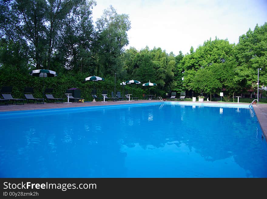 Big outside swimming-pool in Italy