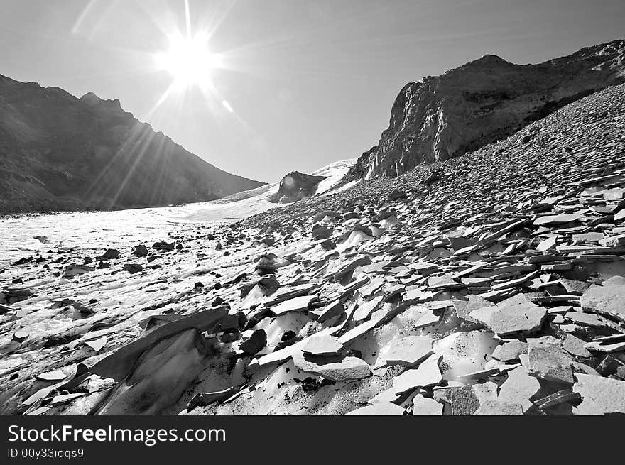 Oregon's largest glacier on the North Sister volcano. Oregon's largest glacier on the North Sister volcano.