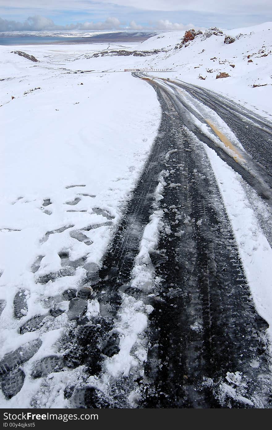 The Tibet asphalt road