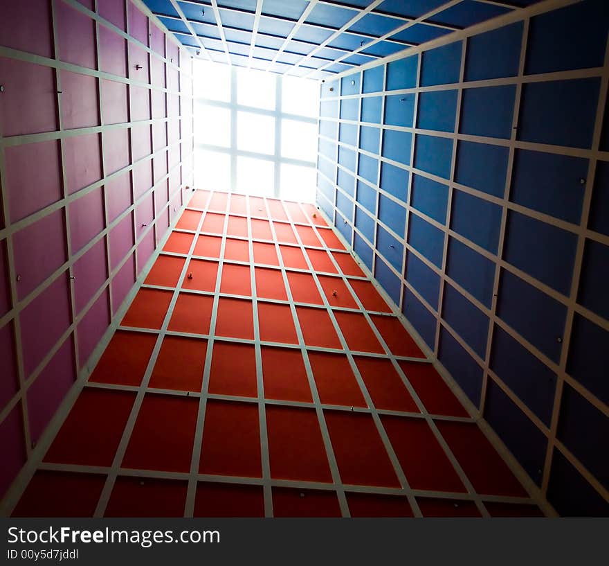 Tapering pyramid ceiling with skylight in the interior of a modern building