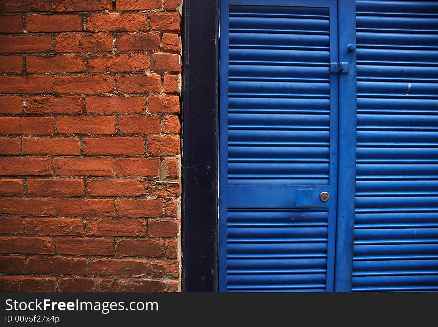 Wall detail in an industrial area