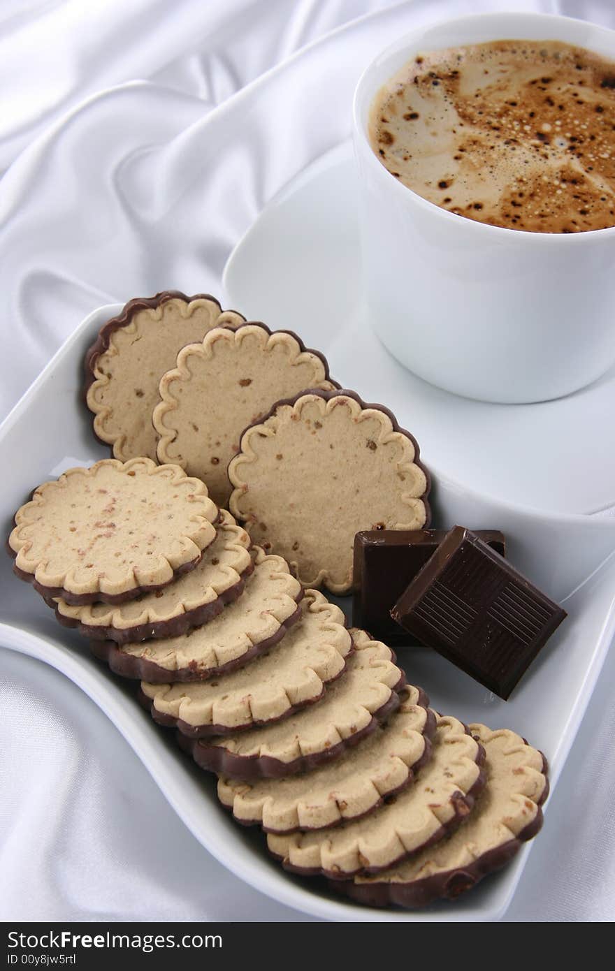 Cappuccino with chocolade cakes