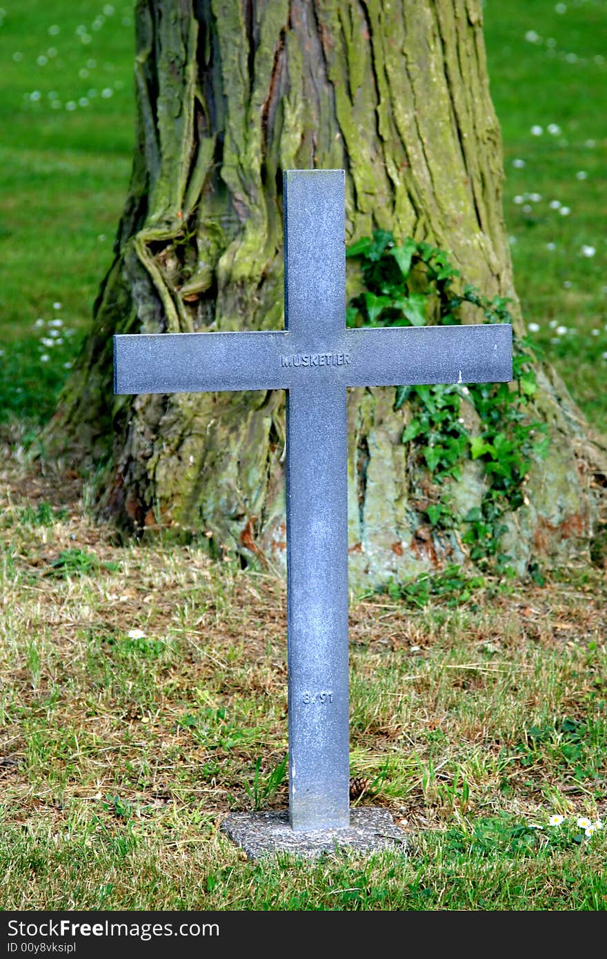 In Dun-sur-Meuse, in the neighbourhood of Verdun in France, the German victims of the first World War (1914-1918) have found their last place to rest. This musketeer has been buried under a tree. In Dun-sur-Meuse, in the neighbourhood of Verdun in France, the German victims of the first World War (1914-1918) have found their last place to rest. This musketeer has been buried under a tree.