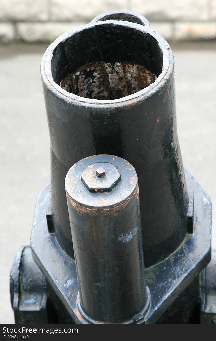 170 mm Minenwerfer, used to launch mines, was buried in the clay near Verdun during the fierce battle in 1916 in France and saved in june 1976. 170 mm Minenwerfer, used to launch mines, was buried in the clay near Verdun during the fierce battle in 1916 in France and saved in june 1976.