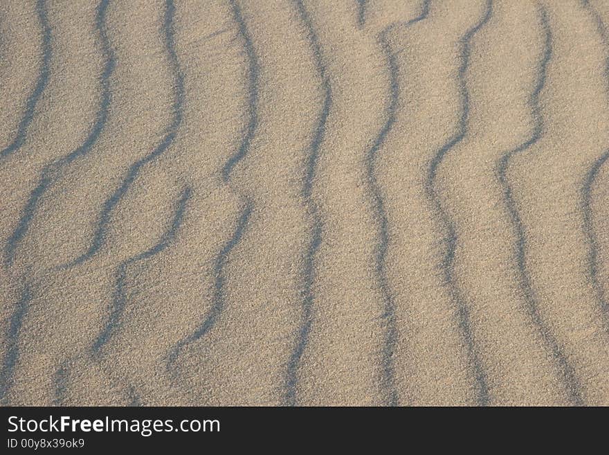 Endless sand ripples