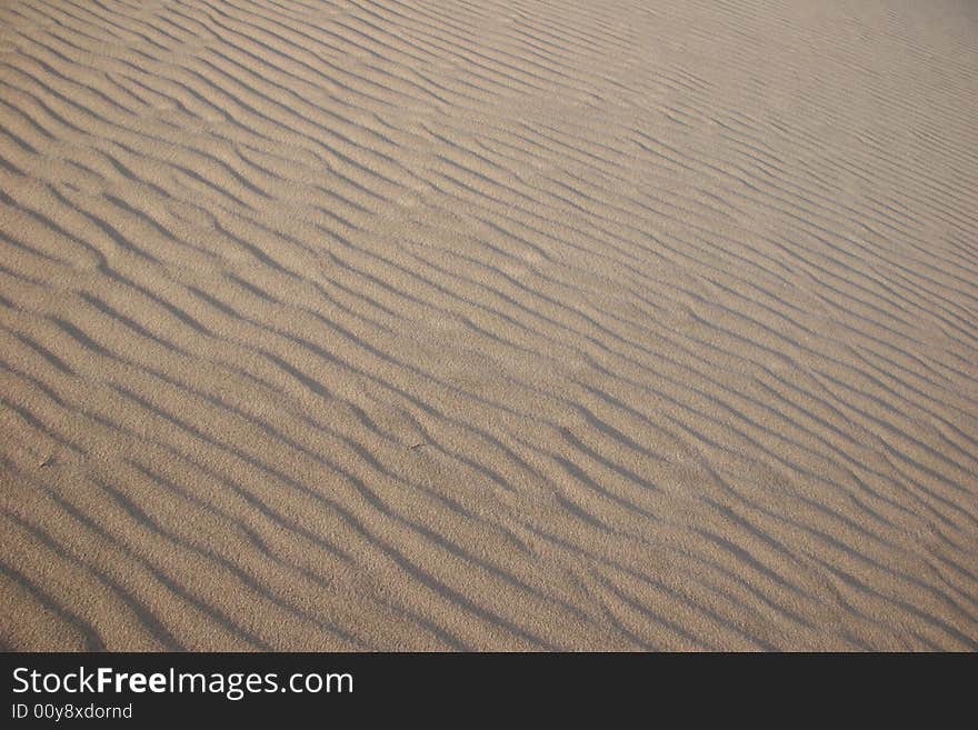 Endless sand ripples