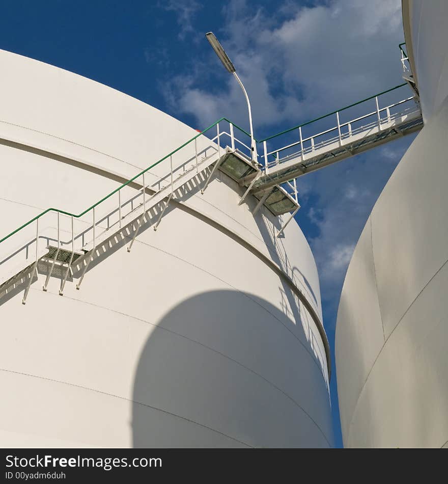 Stair and crossing between two industial gas tanks