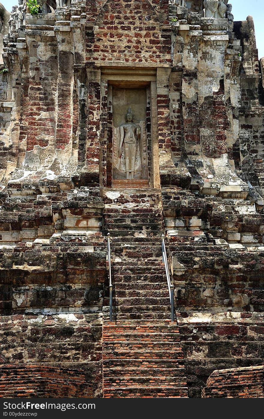 Thailand Ayutthaya Wat Ratburana or Ratchaburana